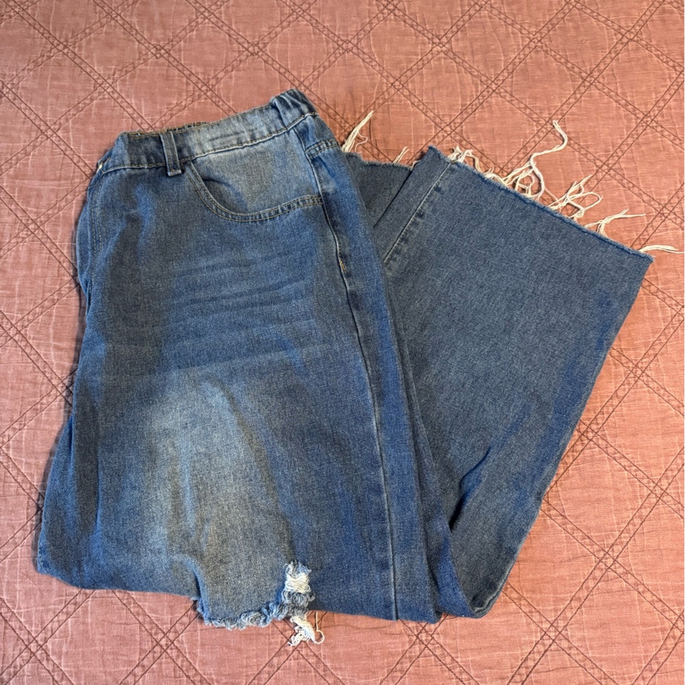 Women’s Distressed Jeans
